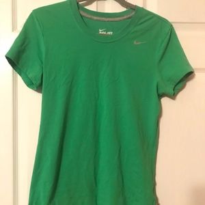 2 Nike Dry Fit T’s (pink/green)